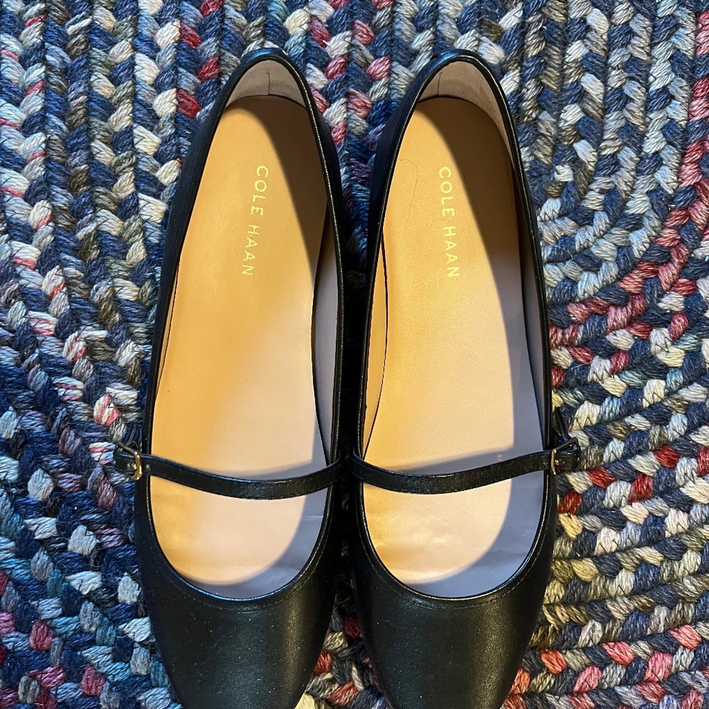 Cole Haan, Mary Jane, ballet flats in black leather, womens size Med.